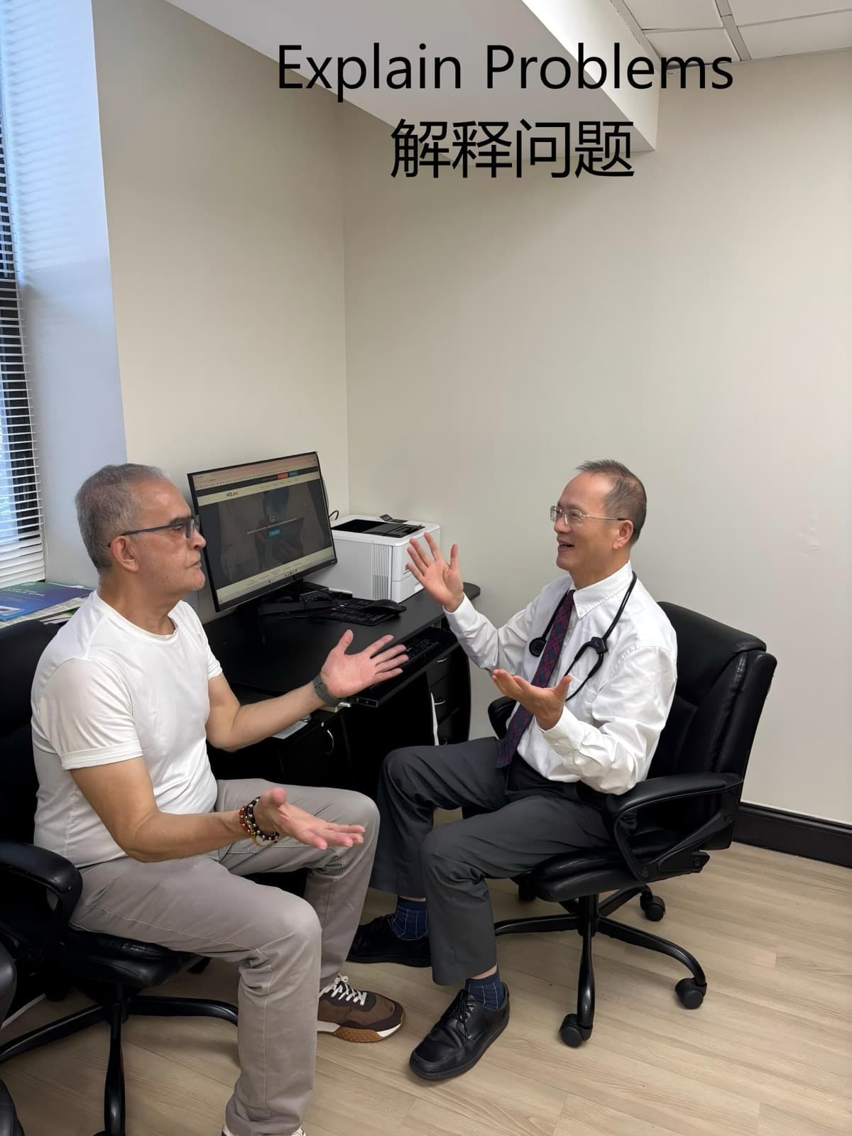 李健医生向患者耐心解释病情